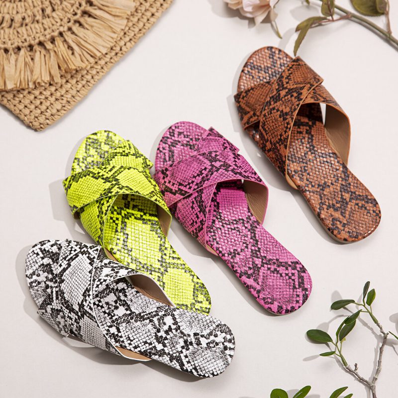 Dame Snakeskin Print Cross Belt Flats Sandaler