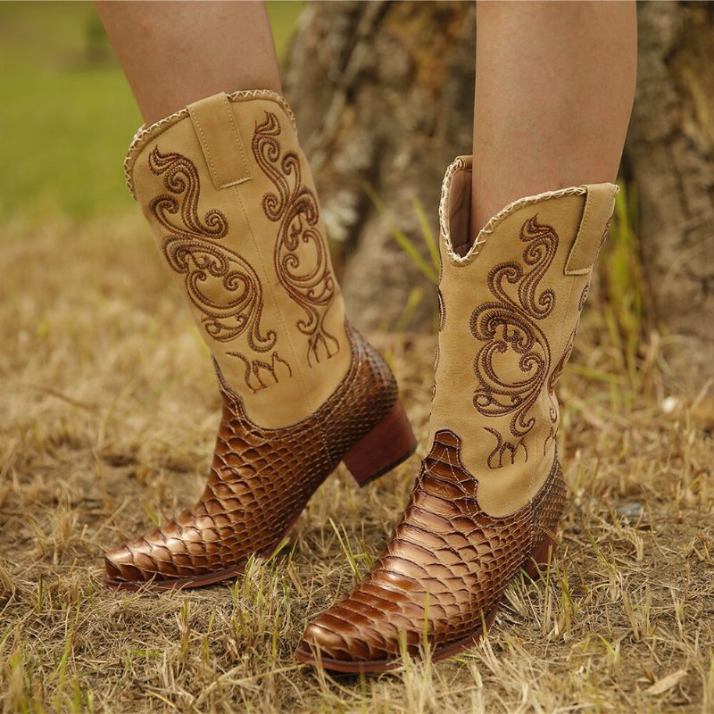 Pluss Størrelse Kvinner Brodert Skjøting Chunky Heel Mid Calf Cowboy Støvler