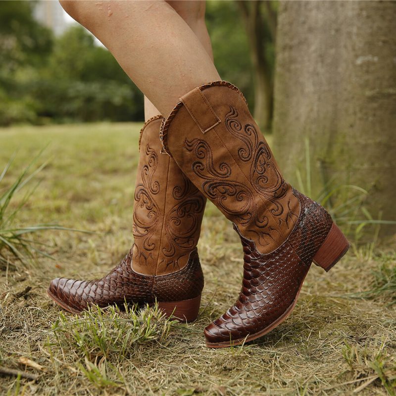 Pluss Størrelse Kvinner Brodert Skjøting Chunky Heel Mid Calf Cowboy Støvler