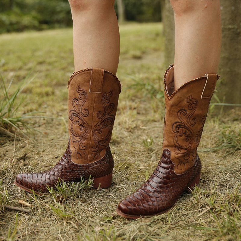 Pluss Størrelse Kvinner Brodert Skjøting Chunky Heel Mid Calf Cowboy Støvler