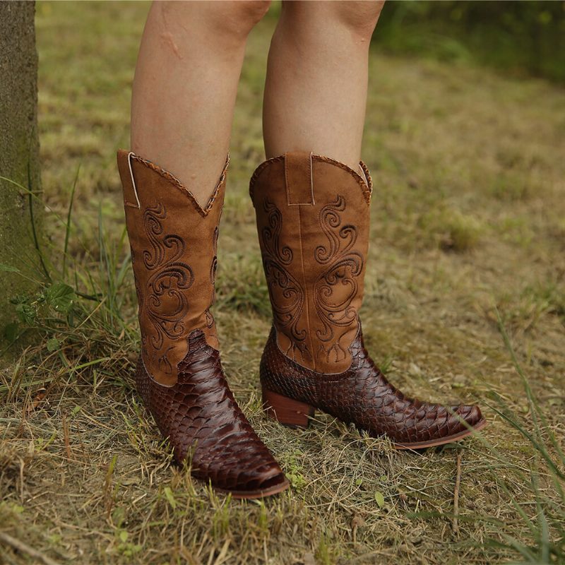 Pluss Størrelse Kvinner Brodert Skjøting Chunky Heel Mid Calf Cowboy Støvler