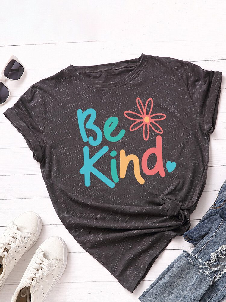 Kvinner Be Kind Slogan Print O-hals Kortermet Uformell Flerfarget T-skjorte