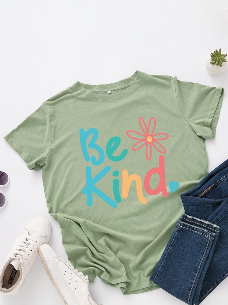 Kvinner Be Kind Slogan Print O-hals Kortermet Uformell Flerfarget T-skjorte