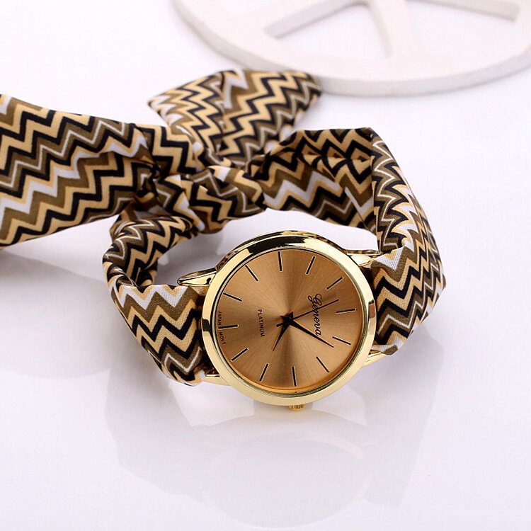 Mote Elegant Big Dial Striped Cloth Rem Dame Quartz Watch Armbåndsur