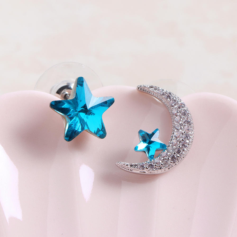 Unike Asymmetriske Øredobber Luksus Micro Paved Zirconia Crystal Star Moon Piercing Øredobber