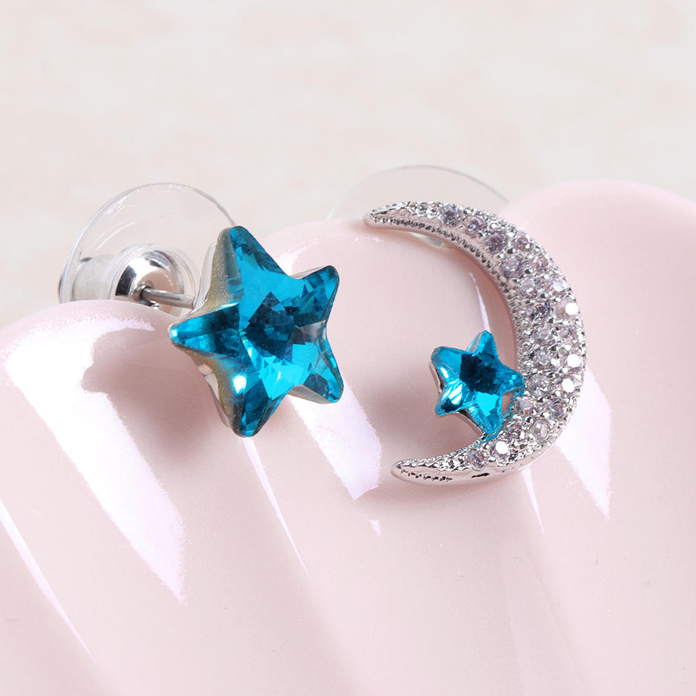 Unike Asymmetriske Øredobber Luksus Micro Paved Zirconia Crystal Star Moon Piercing Øredobber