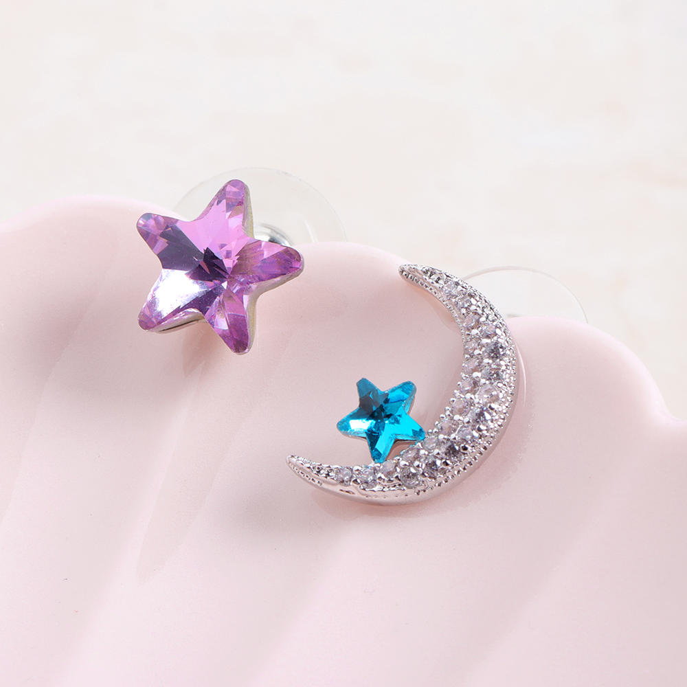 Unike Asymmetriske Øredobber Luksus Micro Paved Zirconia Crystal Star Moon Piercing Øredobber