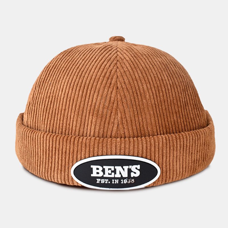 Menn Landeier Cap Corduroy Bokstaver Oval Etikett All-match Justerbar Brimless Beanie Skull Cap For Kvinner