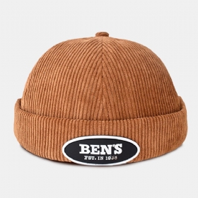 Menn Landeier Cap Corduroy Bokstaver Oval Etikett All-match Justerbar Brimless Beanie Skull Cap For Kvinner