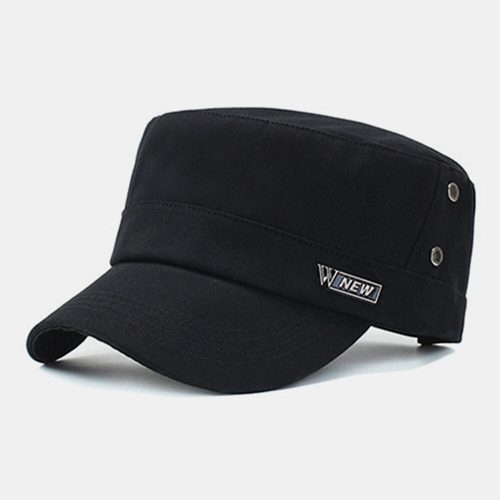 Menn Metal Label Bred Brem Pustende Hull Design Army Cap Cadet Hatter Casual All-match Vår Sommer Solseil Militær Cap Flate Top Cap